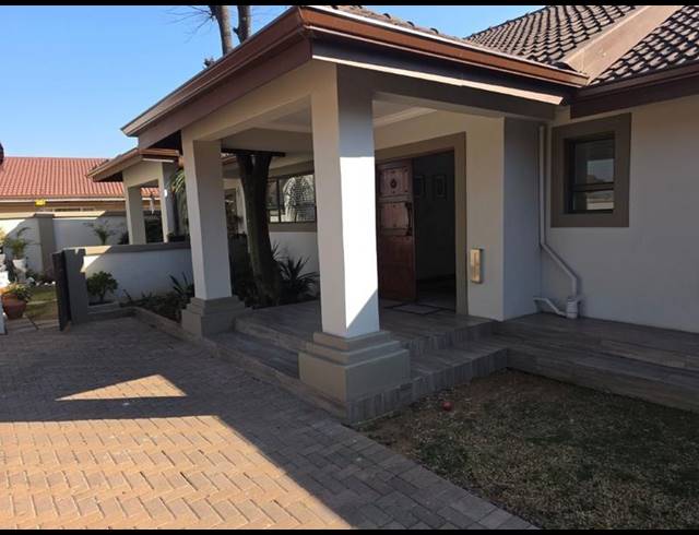 7 BEDROOM HOUSE FOR SALE IN BRACKENHURST